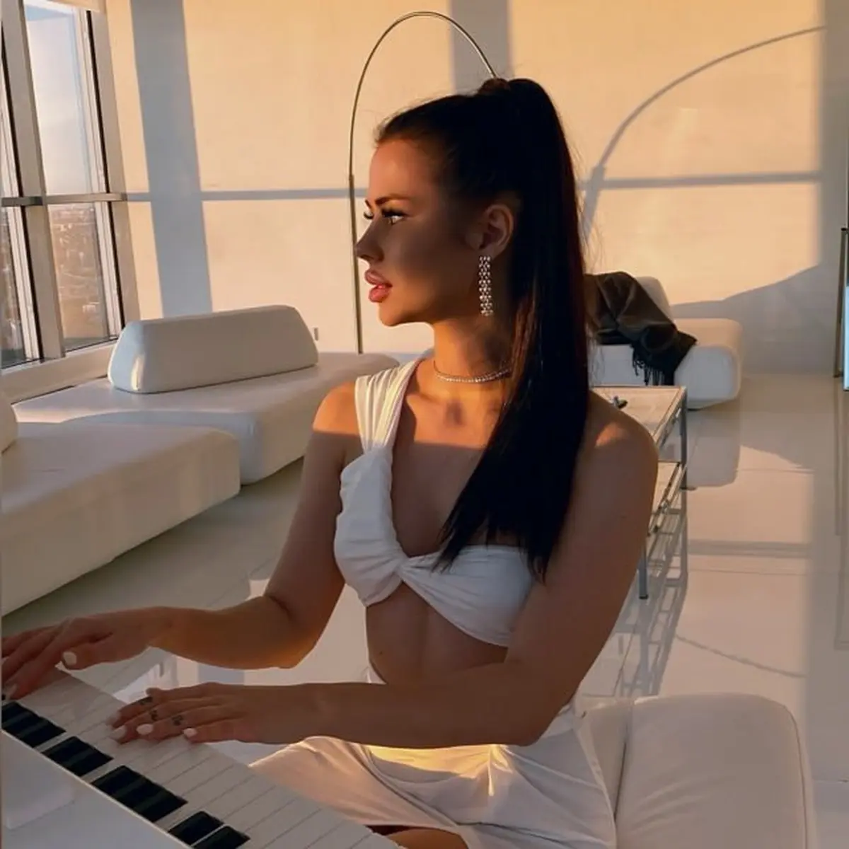 Anta escort in Dubai