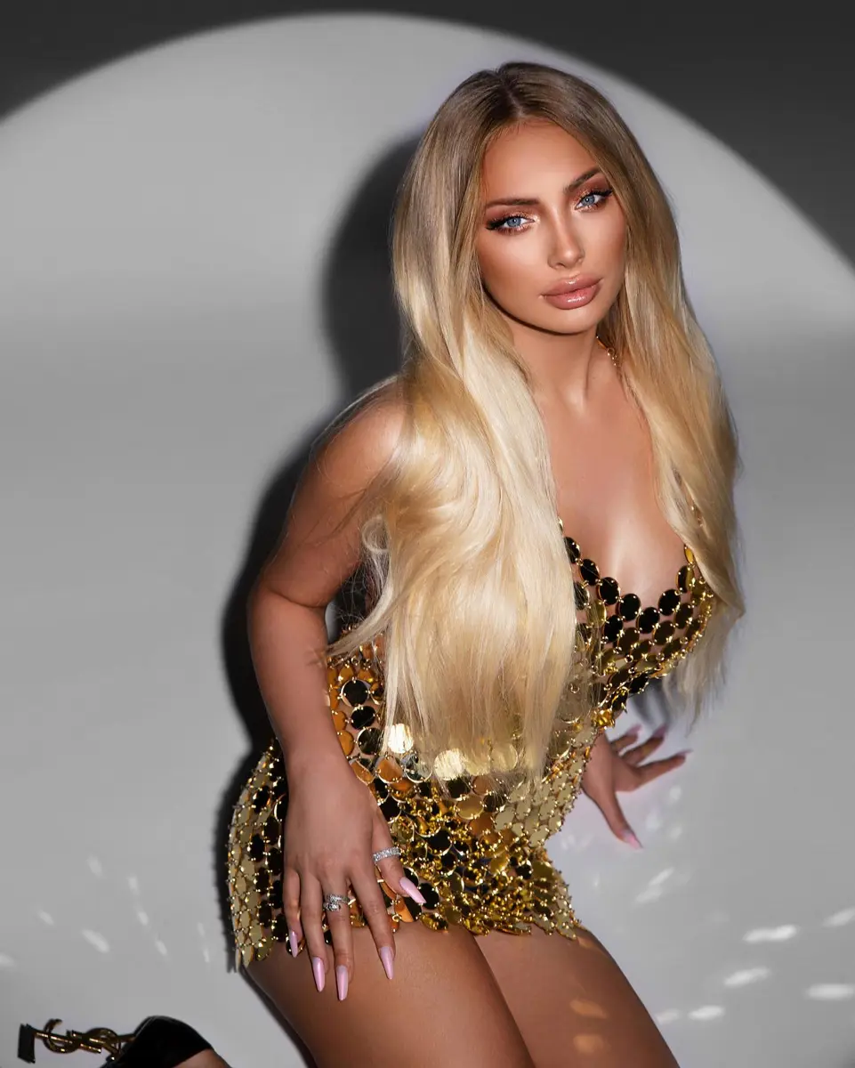 Riate escort in Dubai