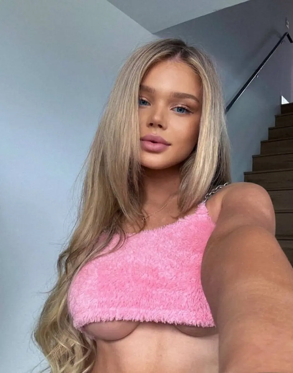 Samanta escort in Dubai